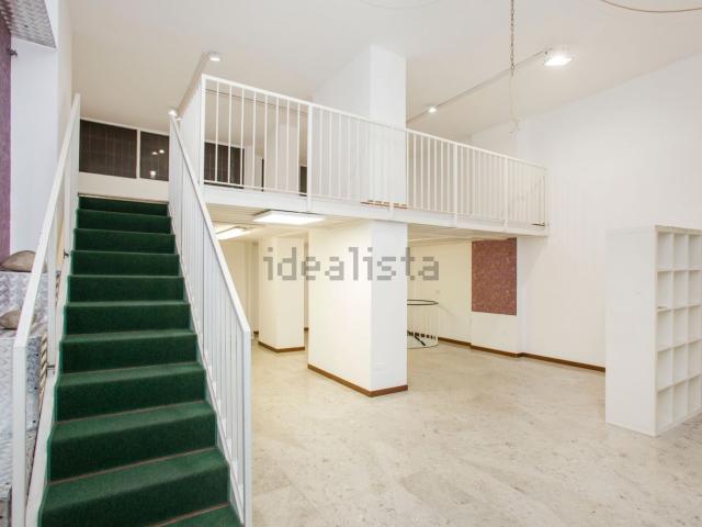 Locale in vendita di 56 m² in Via Francesco Melzi d&apos Eril, 3