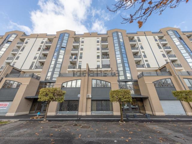 Locale in vendita di 56 m² in Via Grecia