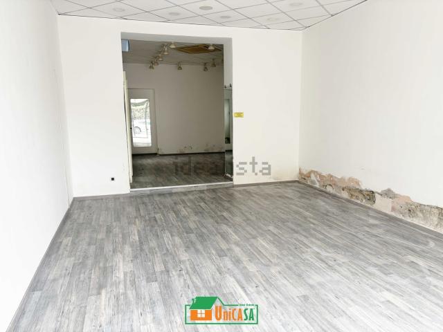 Locale in vendita di 56 m² in Via IX Giugno, 82