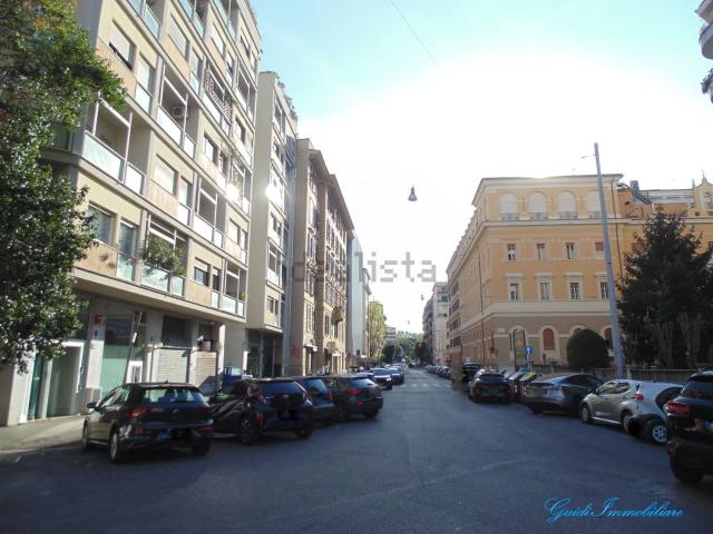 Locale in vendita di 56 m² in Via Montello, 26