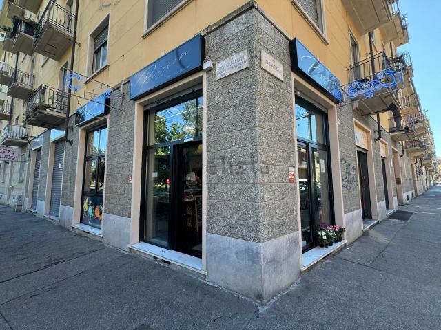 Locale in vendita di 56 m² in Via Osasco, 55