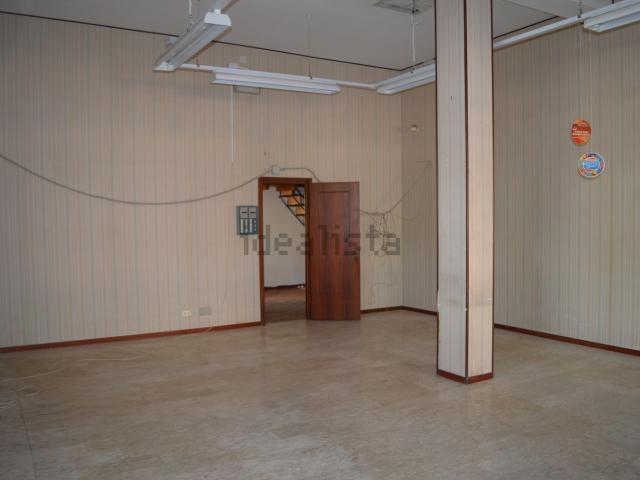 Locale in vendita di 56 m² in Via Sant&apos Anna, 84