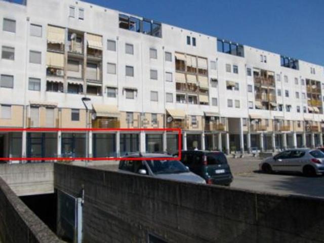 Locale in vendita di 56 m² in Viale Carlo Alberto dalla Chiesa, 21