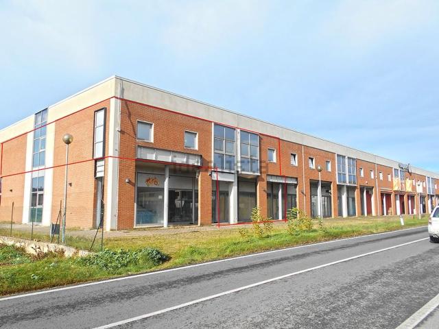 Locale in vendita di 570 m² in Via Don Luigi Rosadini
