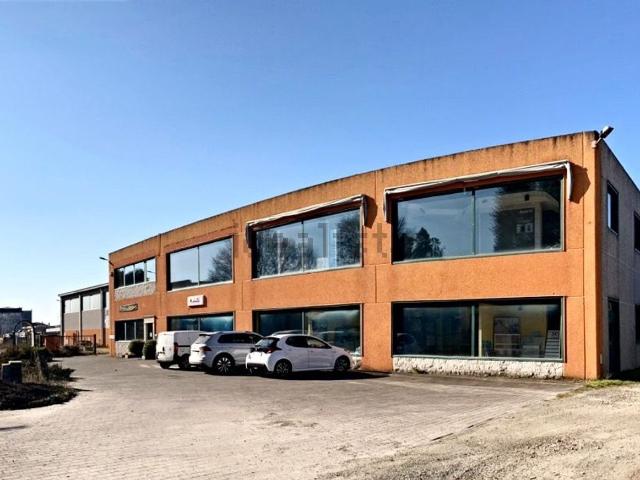 Locale in vendita di 570 m² in Via della Libertà, 248