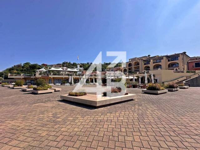 Locale in vendita di 570 m² in Strada per Lazzaretto, 2