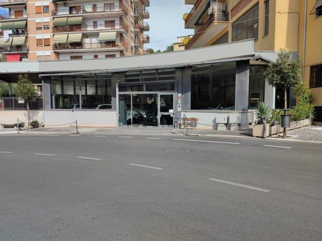 Locale in vendita di 580 m²