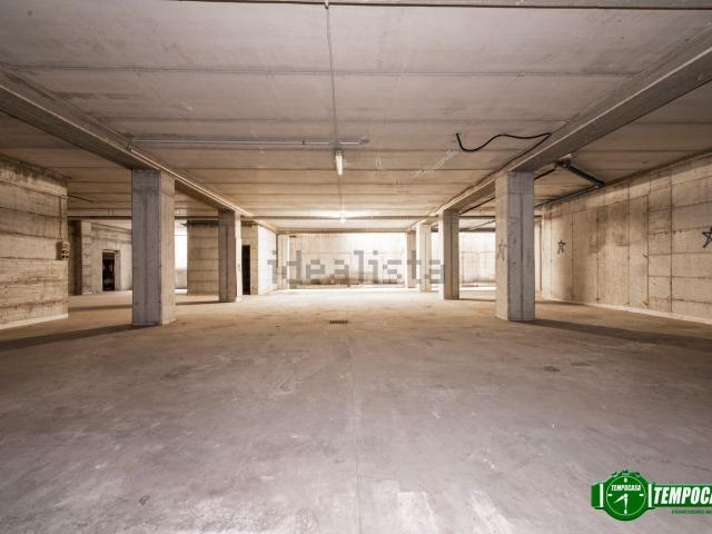 Locale in vendita di 580 m² in Via Brodolini, 9