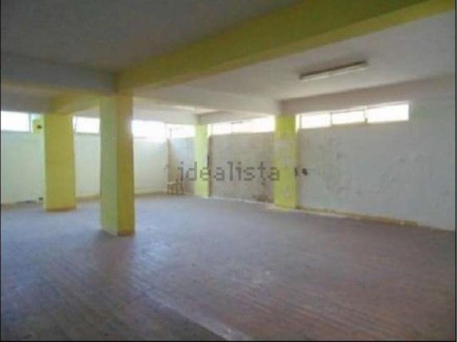 Locale in vendita di 584 m² in Lungomare Fata Morgana, 35