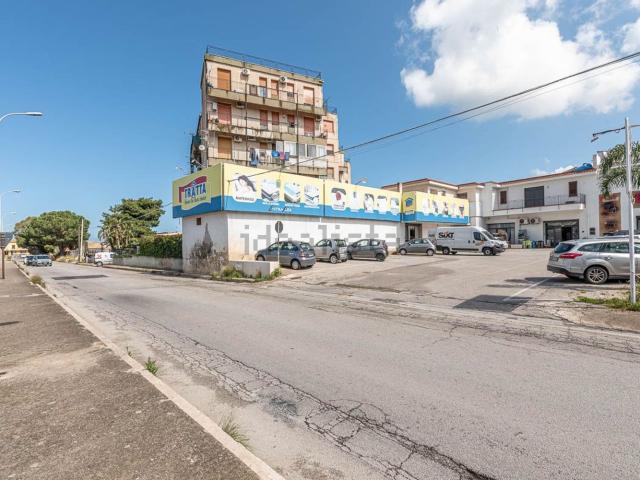 Locale in vendita di 585 m² in Via Ciachea, 11