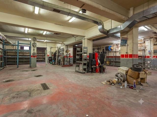 Locale in vendita di 586 m² in Via Val di Lanzo