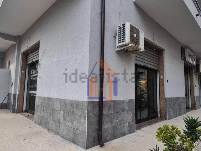 Locale in vendita di 58 m² in Via Trento, 10