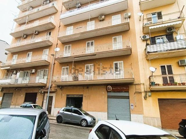 Locale in vendita di 58 m² in Via Alessandro Manzoni, 55