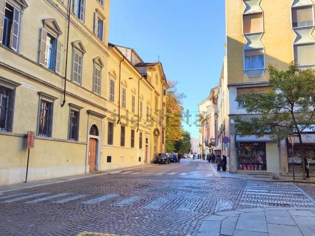 Locale in vendita di 58 m² in Via Giulio Alberoni, 36