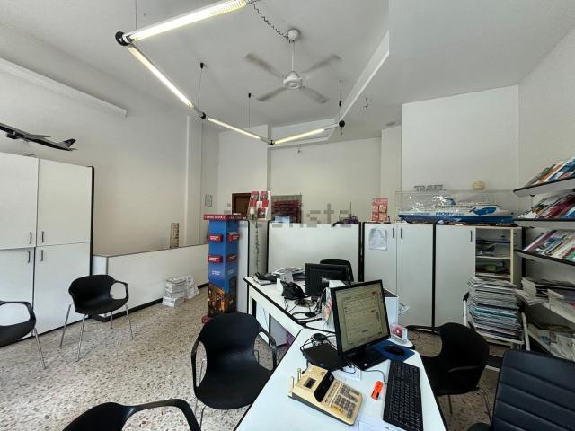 Locale in vendita di 58 m² in Via Giuseppe Garibaldi, 2