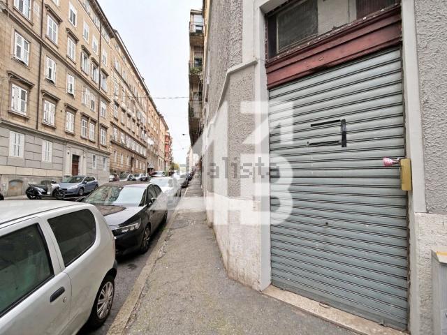 Locale in vendita di 58 m² in Via Pasquale Revoltella, 7