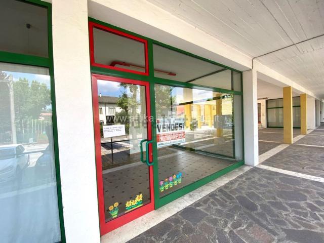 Locale in vendita di 58 m² in Via Prà