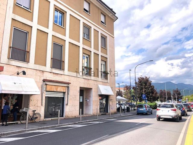 Locale in vendita di 58 m² in Via San Rocchino