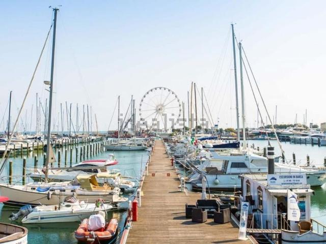 Locale in vendita di 58 m² in Viale della Repubblica, 96