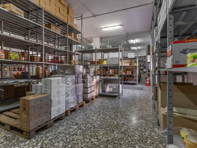 Locale in vendita di 590 m² in Via Bartolo Longo, 5