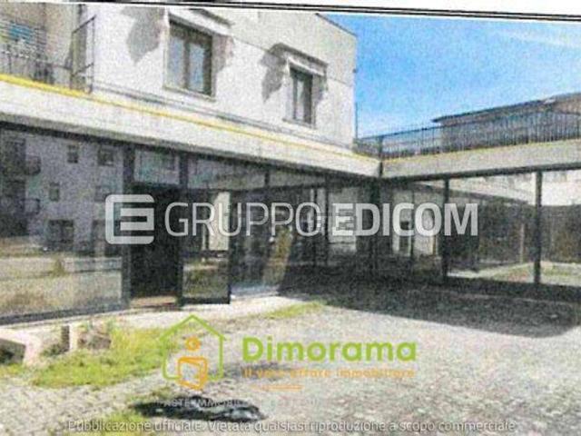 Locale in vendita di 590 m² in Via Germania