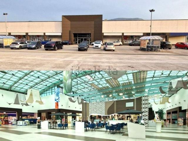 Locale in vendita di 5930 m² in Piazza Dell&apos Agorà
