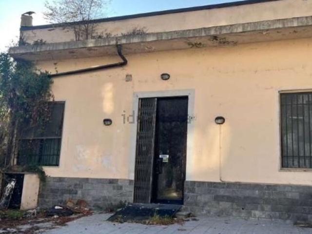 Locale in vendita di 595 m² in Via I Maggio, 87