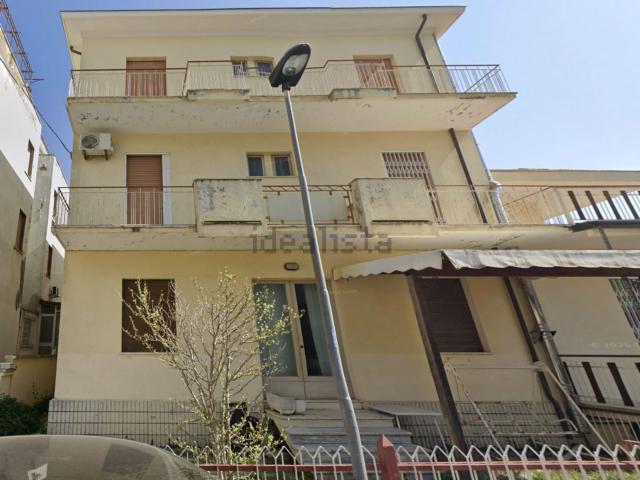 Locale in vendita di 596 m² in Viale Napoli, 3