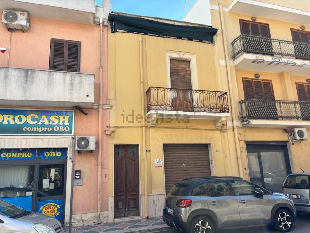 Locale in vendita di 59 m² in Via Brindisi, 38