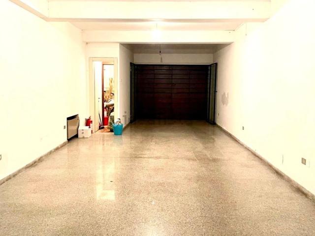 Locale in vendita di 59 m² in Via Cesare Battisti
