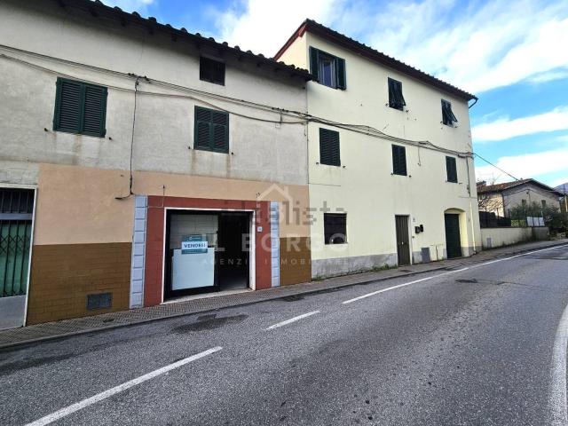 Locale in vendita di 59 m² in Via Lucchese, 66
