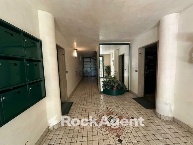 Locale in vendita di 59 m² in Via Monte Suello, 4