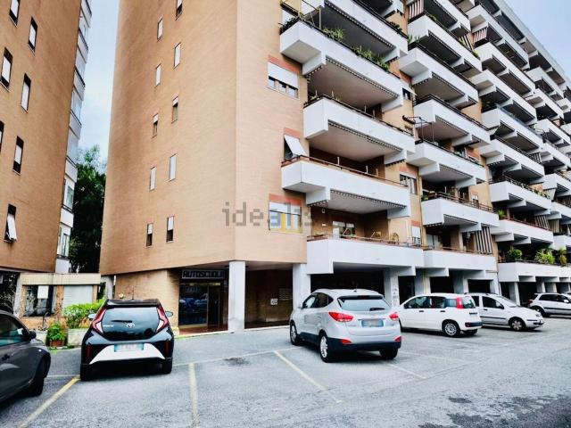 Locale in vendita di 59 m² in Via Roberto Lepetit, 75