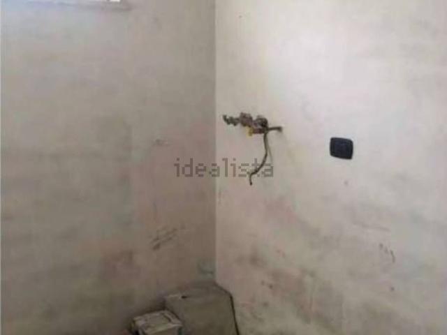 Locale in vendita di 63 m² in Via Alessandro Magno