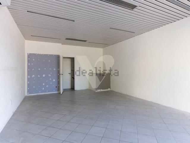Locale in vendita di 63 m² in Via Cervese, 399