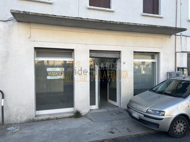 Locale in vendita di 63 m² in Via G. Galilei, 25