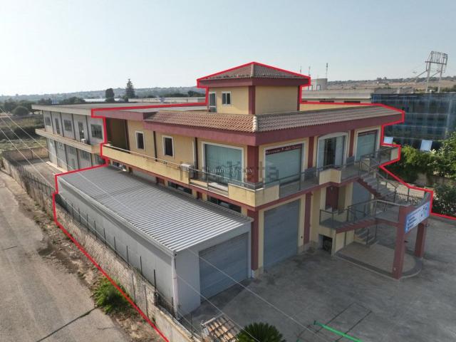Locale in vendita di 600 m²