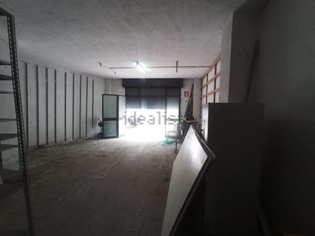 Locale in vendita di 600 m² in Via Capitano Luigi Laviano
