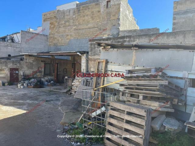 Locale in vendita di 600 m² in Via Cappuccinelli, 21