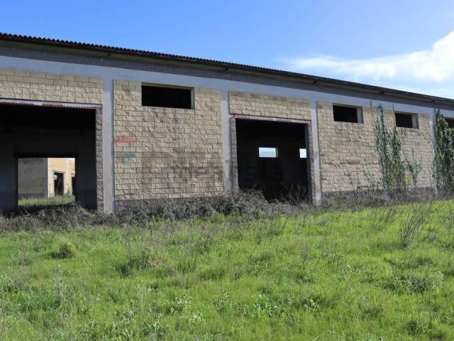 Locale in vendita di 600 m² in Via Cisternazzi