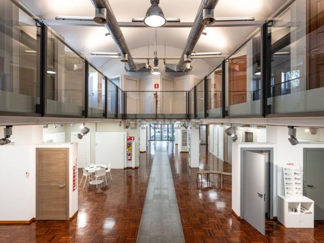 Locale in vendita di 600 m² in Via Adolfo Wildt, 6