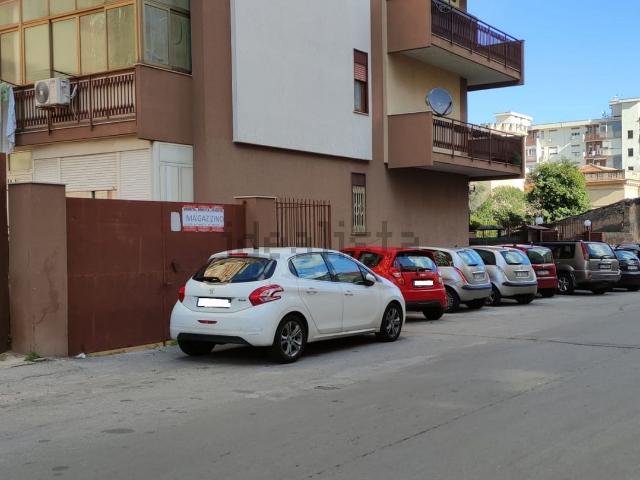 Locale in vendita di 600 m² in Via Giuseppe Prezzolini, 89