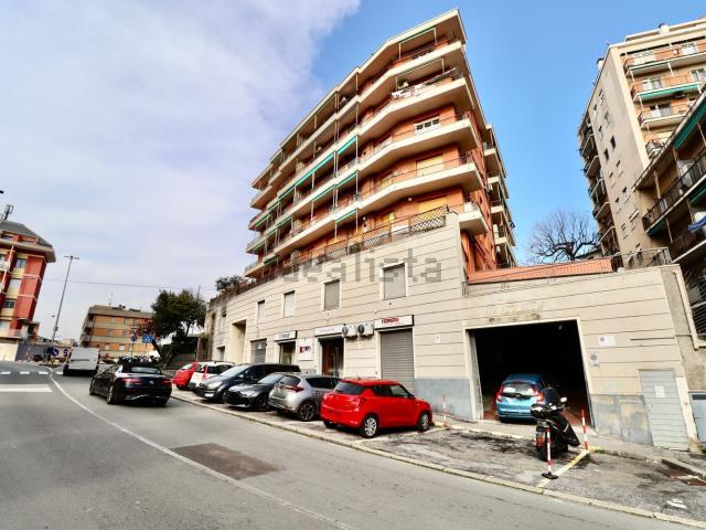 Locale in vendita di 600 m² in Via Francesco Saverio Mosso