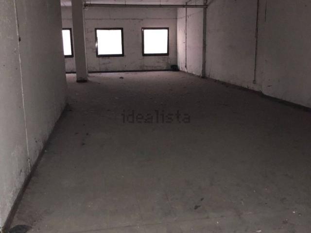 Locale in vendita di 600 m² in Via Santa Teresa
