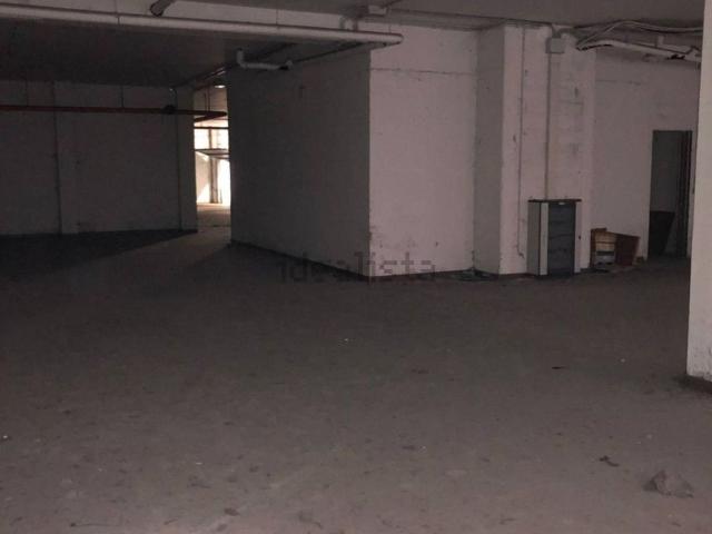 Locale in vendita di 600 m² in Via Santa Teresa