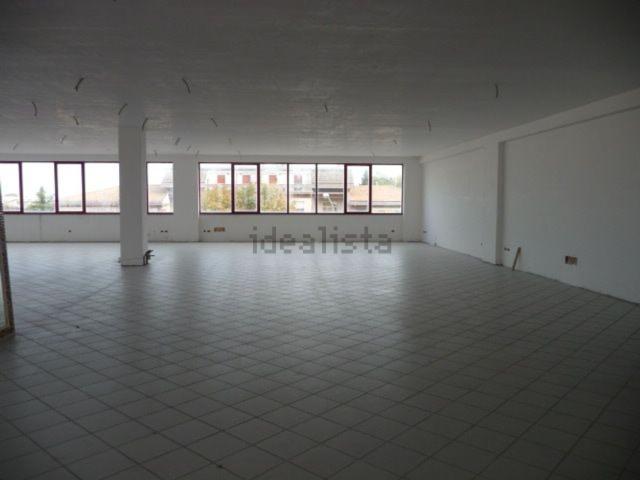Locale in vendita di 600 m² in Via Pasubio, 80