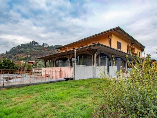 Locale in vendita di 600 m² in Via Vittorio Veneto, 9