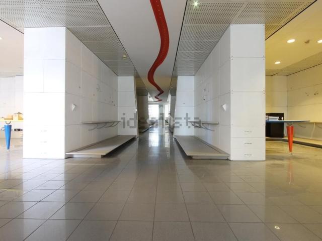 Locale in vendita di 600 m² in Piazza Chiavris, 64