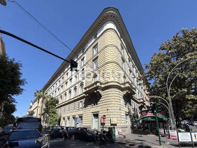 Locale in vendita di 608 m² in Via Vittorio Veneto, 78