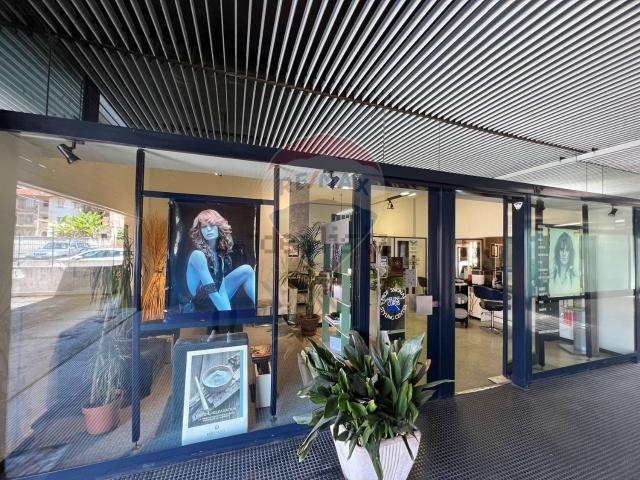 Locale in vendita di 60 m² in Piazza Vittorio Veneto, 16